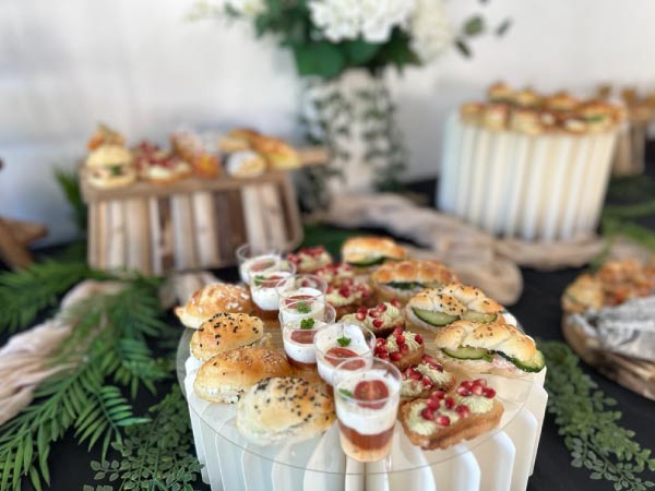 buffet-aperitifs-traiteur-tout-en-delice-1 Choisissez le buffet apéritif et faites plaisir à vos invités