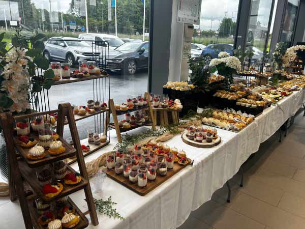 buffet-sur-mesure-inauguration-concessionnaire-traiteur Commandez votre buffet avec des pâtisseries originales